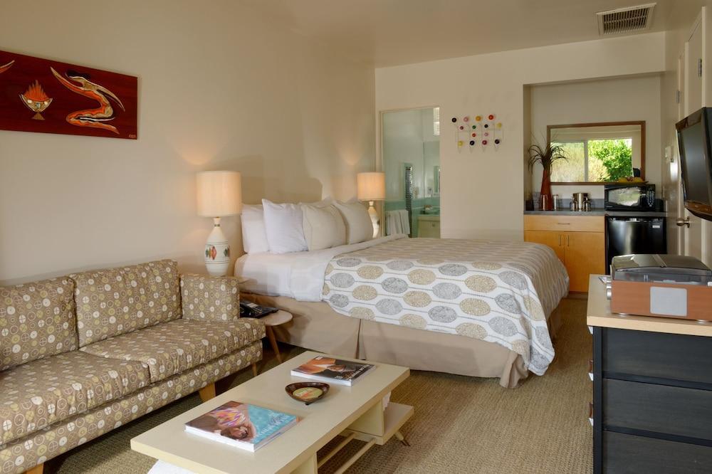 The Hideaway- 21 And Over (adults Only) 3*
